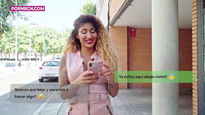 Matan da ba ta da aminci tana shirin yin lalata da saurayin masoyinta sosai yayin da mijinta ke aiki. Latina tare da nono da babban jaki. Venus Aphrodite.